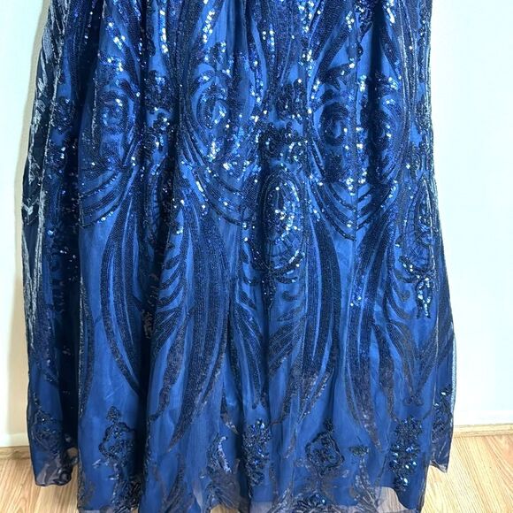 Elegant Navy Blue Evening Gown - Picture 7 of 14